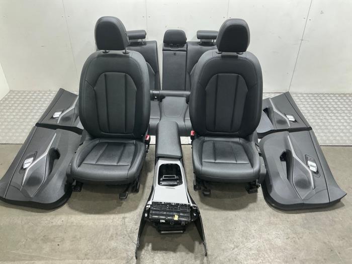 Gebruikte Bekleding Set (compleet) BMW 3 serie (G20) 318d 2.0 TwinPower Turbo 16V Hybrid Drive Prijs € 695,00 Margeregeling aangeboden door Automaterialen Ronald Morien B.V.