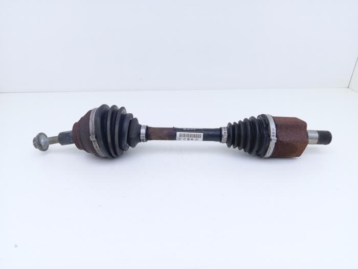 Gebruikte Aandrijfas links-voor Skoda Octavia Combi (NXAC) iV 1.4 TSI 16V Prijs € 135,00 Inclusief btw aangeboden door Automaterialen Ronald Morien B.V.