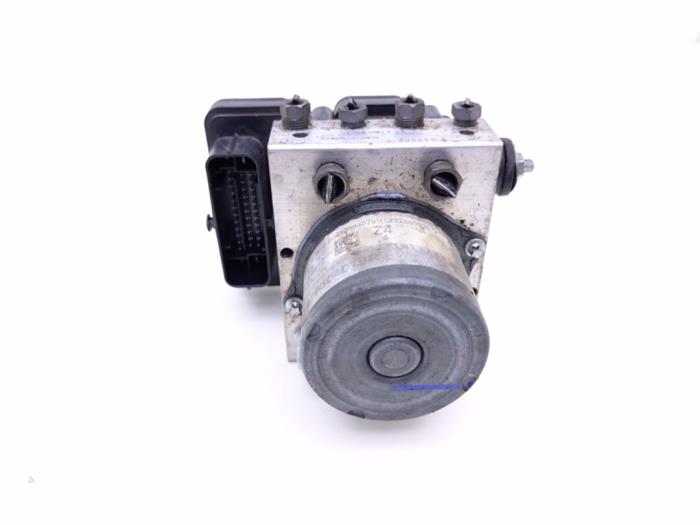 Gebruikte ABS Pomp Renault Master III (EV/HV/UV/VA/VB/VD/VF/VG/VJ) 2.3 dCi 165 16V FWD Prijs € 149,00 Inclusief btw aangeboden door Automaterialen Ronald Morien B.V.