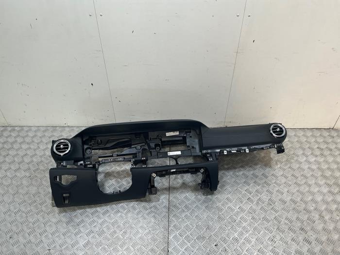 Gebruikte Dashboard Mercedes E (W213) 3.0 E-53 AMG EQ Boost 24V 4-Matic Prijs € 477,95 Inclusief btw aangeboden door Automaterialen Ronald Morien B.V.