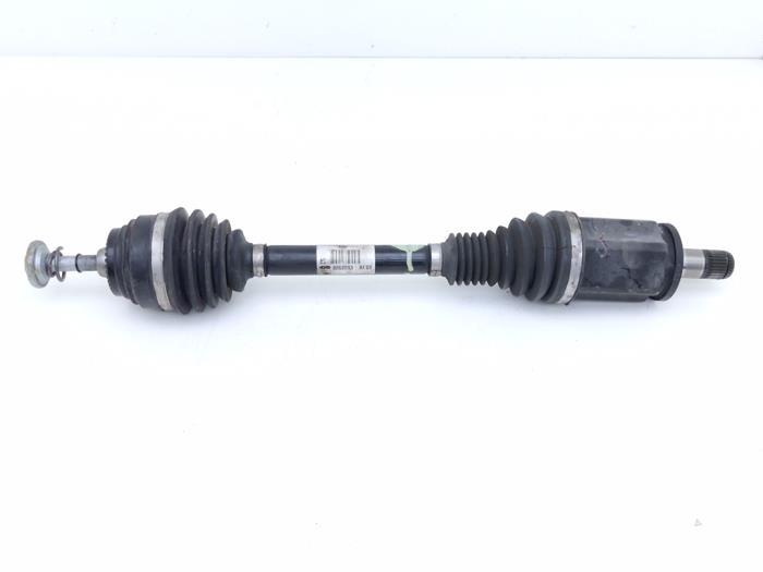 Gebruikte Aandrijfas links-voor BMW M8 (F91) 4.4 V8 32V Twin Turbo Prijs € 395,00 Margeregeling aangeboden door Automaterialen Ronald Morien B.V.