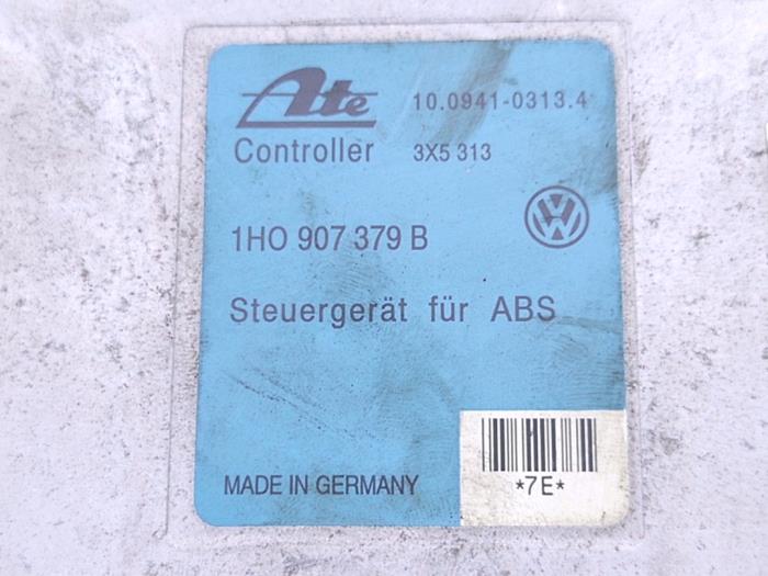Computer ABS van een Volkswagen Golf III (1H1) 2.0 GTI 1993
