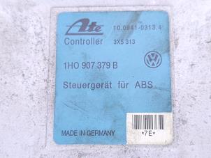 Computer ABS van een Volkswagen Golf III (1H1) 2.0 GTI 1993
