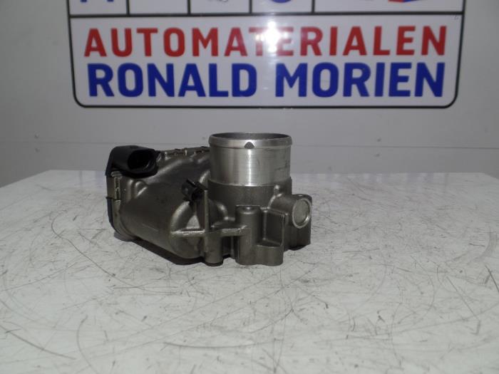 Gebruikte Gasklephuis Ford Focus 3 1.6 Ti-VCT 16V 125 Prijs € 25,00 Margeregeling aangeboden door Automaterialen Ronald Morien B.V.