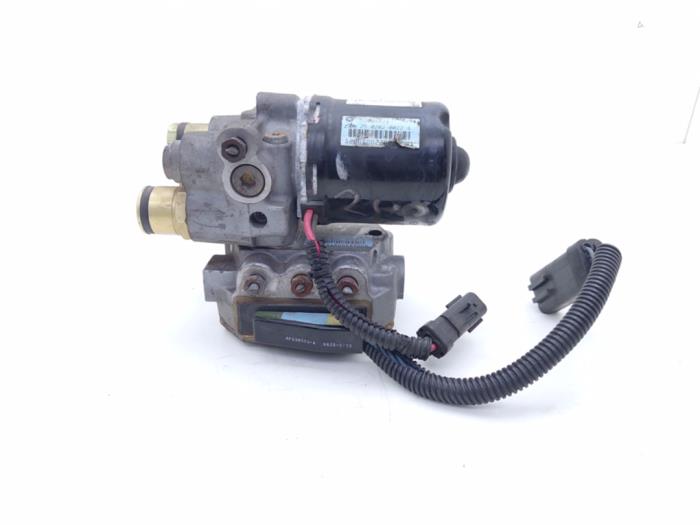 Gebruikte ABS Pomp Jeep Grand Cherokee (ZJ) 5.2i V8 Prijs € 45,00 Margeregeling aangeboden door Automaterialen Ronald Morien B.V.