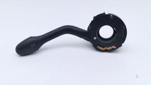 Gebruikte Pinker Schakelaar Volkswagen Transporter/Caravelle T4 2.0 Prijs € 15,00 Margeregeling aangeboden door Automaterialen Ronald Morien B.V.