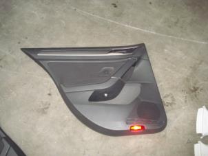 Gebruikte Portierbekleding 4Deurs links-achter Volkswagen Golf VII (AUA) 1.6 TDI 16V Prijs € 75,00 Margeregeling aangeboden door Automaterialen Ronald Morien B.V.