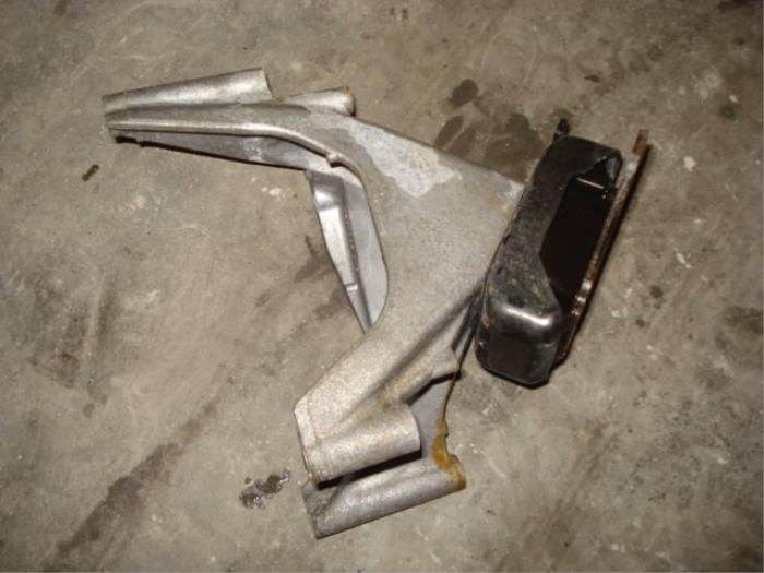 Gebruikte Motorsteun Volkswagen Amarok 2.0 BiTDI 16V 140 Prijs € 60,00 Margeregeling aangeboden door Automaterialen Ronald Morien B.V.