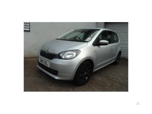 Gebruikte Aandrijfas links-voor Skoda Citigo 1.0 12V Prijs € 25,00 Margeregeling aangeboden door Automaterialen Ronald Morien B.V.