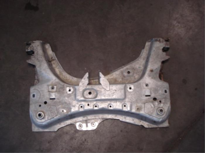 Gebruikte Subframe Renault Clio IV (5R) 0.9 Energy TCE 90 12V Prijs € 49,00 Margeregeling aangeboden door Automaterialen Ronald Morien B.V.