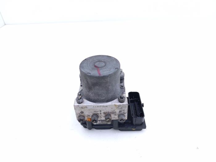 Gebruikte ABS Pomp Opel Vivaro 2.0 CDTI 16V Prijs € 40,00 Margeregeling aangeboden door Automaterialen Ronald Morien B.V.