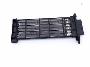 Gebruikte Kachel Verwarmingselement Renault Megane III Grandtour (KZ) 1.5 dCi 90 Prijs € 25,00 Margeregeling aangeboden door Automaterialen Ronald Morien B.V.