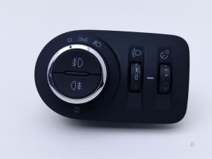 Gebruikte Licht Schakelaar Opel Corsa D 1.3 CDTi 16V ecoFLEX Prijs € 9,50 Margeregeling aangeboden door Automaterialen Ronald Morien B.V.