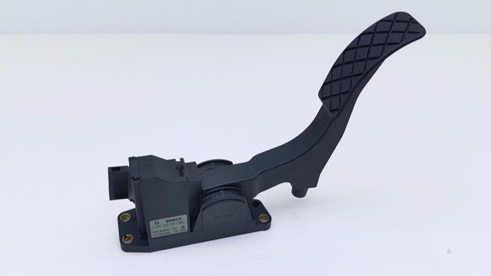 Gebruikte Gaspedaalpositie Sensor Volkswagen Bora (1J2) 1.9 TDI 100 Prijs € 14,95 Margeregeling aangeboden door Automaterialen Ronald Morien B.V.