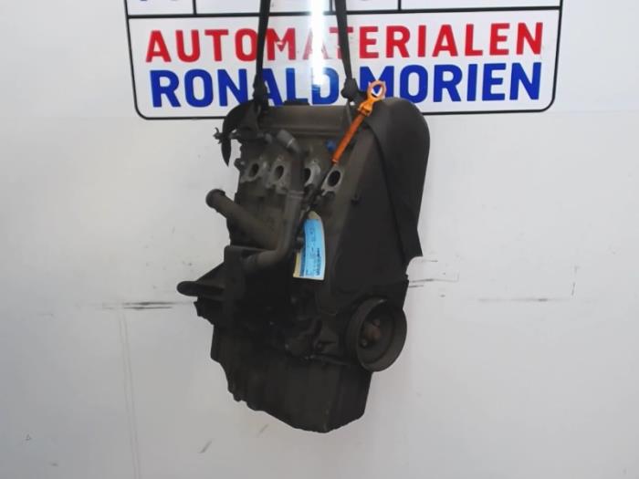 Gebruikte Motor Volkswagen Golf III (1H1) 1.6 i Prijs € 195,00 Margeregeling aangeboden door Automaterialen Ronald Morien B.V.