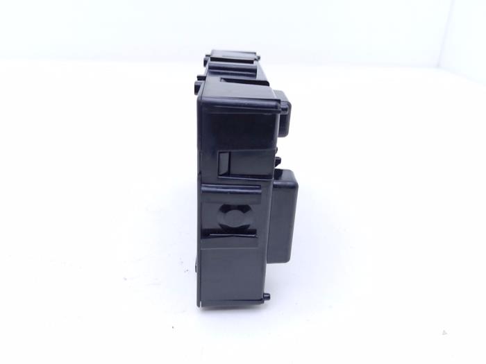 Computer Body Control van een Renault Clio III Estate/Grandtour (KR) 1.2 16V TCE 100 2008