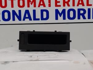 Gebruikte Display Interieur Renault Trafic New (FL) 2.0 dCi 16V 90 Prijs € 29,00 Margeregeling aangeboden door Automaterialen Ronald Morien B.V.