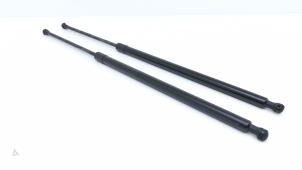 Gebruikte Set Gasdempers Achterklep Renault Grand Scénic III (JZ) 1.5 dCi 110 Prijs € 25,00 Margeregeling aangeboden door Automaterialen Ronald Morien B.V.