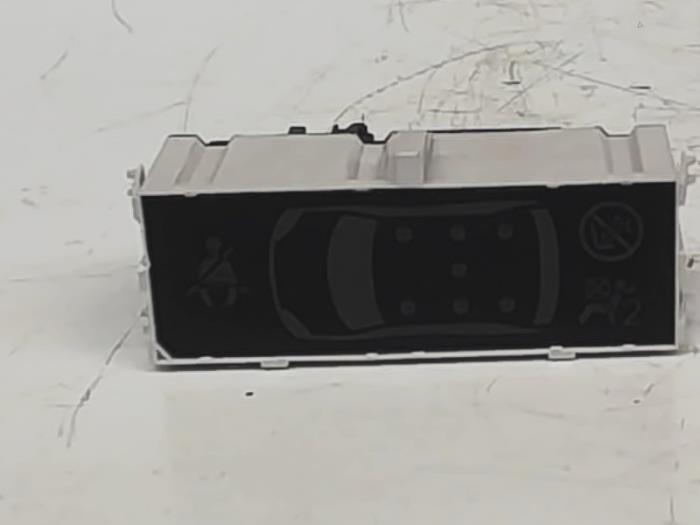 Gebruikte Display Interieur Peugeot 5008 I (0A/0E) 1.6 HDiF 16V Prijs € 15,00 Margeregeling aangeboden door Automaterialen Ronald Morien B.V.