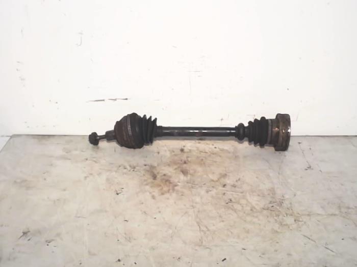 Gebruikte Aandrijfas rechts-voor Volkswagen Transporter/Caravelle T4 2.0,Caravelle Prijs € 39,00 Margeregeling aangeboden door Automaterialen Ronald Morien B.V.