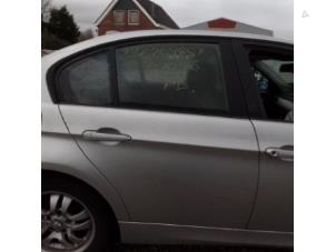 Gebruikte Portier 4Deurs rechts-achter BMW 3 serie (E90) 330i 24V Prijs € 49,00 Margeregeling aangeboden door Automaterialen Ronald Morien B.V.