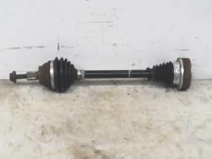 Gebruikte Homokineetas links-voor Volkswagen Jetta IV (162/16A) 1.6 TDI 16V Prijs € 25,00 Margeregeling aangeboden door Automaterialen Ronald Morien B.V.