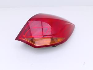 Gebruikte Achterlicht rechts Opel Astra J (PC6/PD6/PE6/PF6) 1.4 16V ecoFLEX Prijs € 25,00 Margeregeling aangeboden door Automaterialen Ronald Morien B.V.