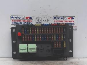 Gebruikte Zekeringkast Mini Mini Cooper S (R53) 1.6 16V Prijs € 30,00 Margeregeling aangeboden door Automaterialen Ronald Morien B.V.