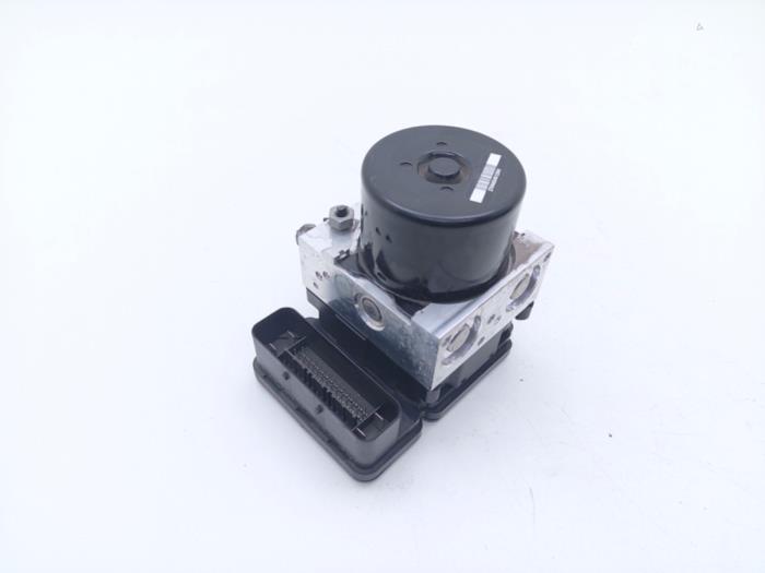 Gebruikte ABS Pomp Volvo V40 (MV) 1.6 D2 Prijs € 25,00 Margeregeling aangeboden door Automaterialen Ronald Morien B.V.