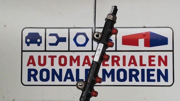 Gebruikte Brandstofverdeler Volvo V50 Prijs € 45,00 Margeregeling aangeboden door Automaterialen Ronald Morien B.V.