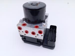 Gebruikte ABS Pomp Landrover Freelander II 2.2 sd4 16V Prijs € 175,00 Margeregeling aangeboden door Automaterialen Ronald Morien B.V.