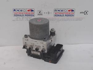 Gebruikte ABS Pomp Opel Vivaro 2.0 CDTI 16V Prijs € 125,00 Margeregeling aangeboden door Automaterialen Ronald Morien B.V.