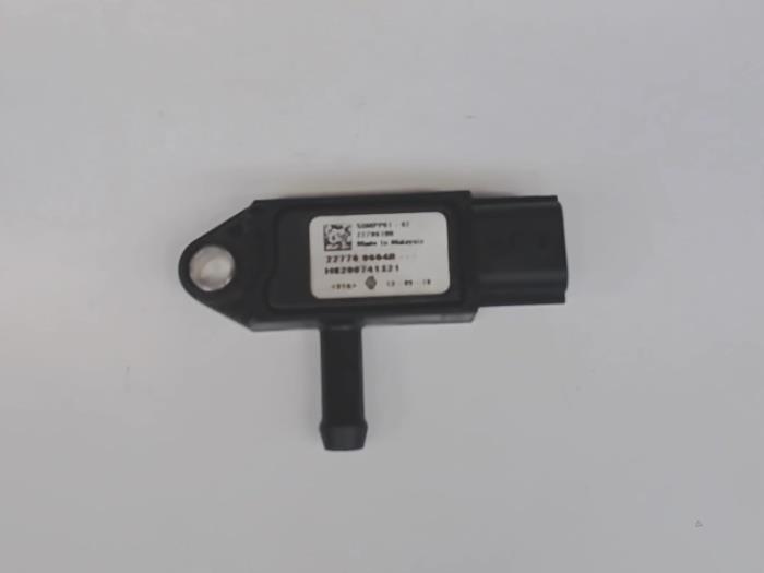 Roetfilter sensor van een Toyota Corolla Wagon (E9)  2014