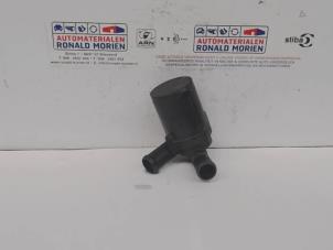 Gebruikte Extra waterpomp Volvo XC60 I (DZ) 2.0 D4 16V Prijs € 25,00 Margeregeling aangeboden door Automaterialen Ronald Morien B.V.