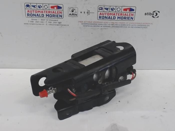 Gebruikte Tank element Pomp Volkswagen Scirocco (137/13AD) 2.0 TDI 16V Prijs € 25,00 Margeregeling aangeboden door Automaterialen Ronald Morien B.V.