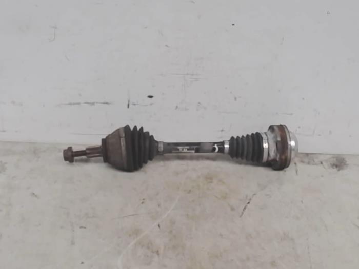 Gebruikte Steekas links-voor Seat Leon (1P1) 2.0 TDI 16V FR Prijs € 35,00 Margeregeling aangeboden door Automaterialen Ronald Morien B.V.