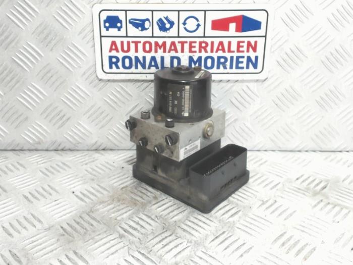 Gebruikte ABS Pomp Audi TT (8N3) 3.2 V6 24V Quattro Prijs € 95,00 Margeregeling aangeboden door Automaterialen Ronald Morien B.V.