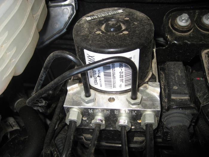 Gebruikte ABS Pomp Opel Astra J (PC6/PD6/PE6/PF6) 1.6 16V Ecotec Prijs € 199,00 Margeregeling aangeboden door Automaterialen Ronald Morien B.V.