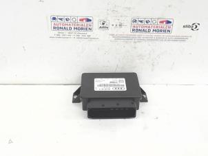 Gebruikte Handrem Module Audi A4 Avant (B8) 2.0 TDI 16V Prijs € 29,00 Margeregeling aangeboden door Automaterialen Ronald Morien B.V.