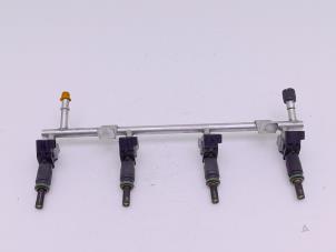 Gebruikte Injector brug Opel Astra H (L48) 1.6 16V Prijs € 49,00 Margeregeling aangeboden door Automaterialen Ronald Morien B.V.
