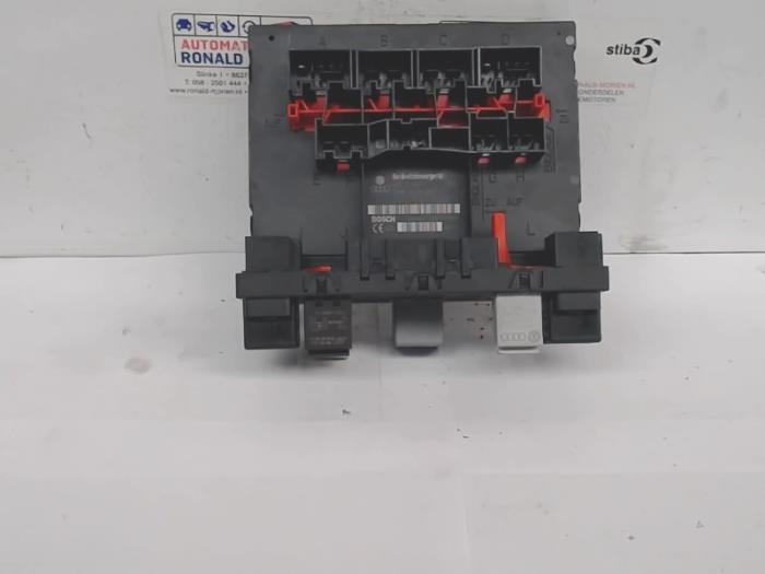 Computer Body Control van een Volkswagen Passat Variant (3C5) 2.0 TDI 16V 140 2006