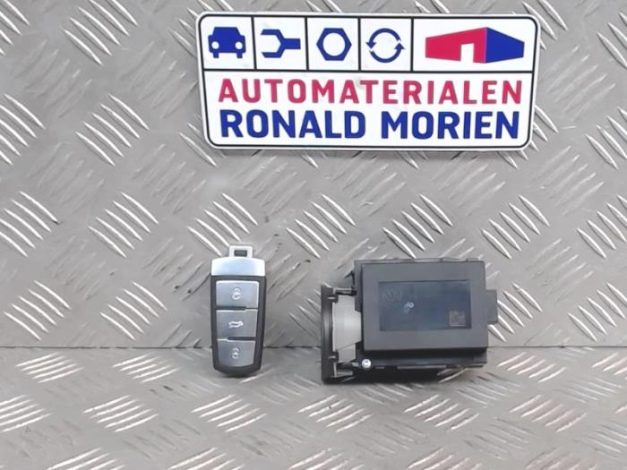 Elektronisch kontaktslot van een Volkswagen Passat 2013