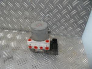 Gebruikte ABS Pomp Opel Vivaro 2.0 CDTI Prijs € 125,00 Margeregeling aangeboden door Automaterialen Ronald Morien B.V.