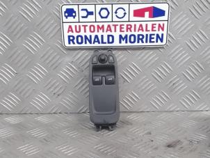 Gebruikte Ruit schakelaar elektrisch Volvo C30 (EK/MK) 1.6 D 16V Prijs € 25,00 Margeregeling aangeboden door Automaterialen Ronald Morien B.V.
