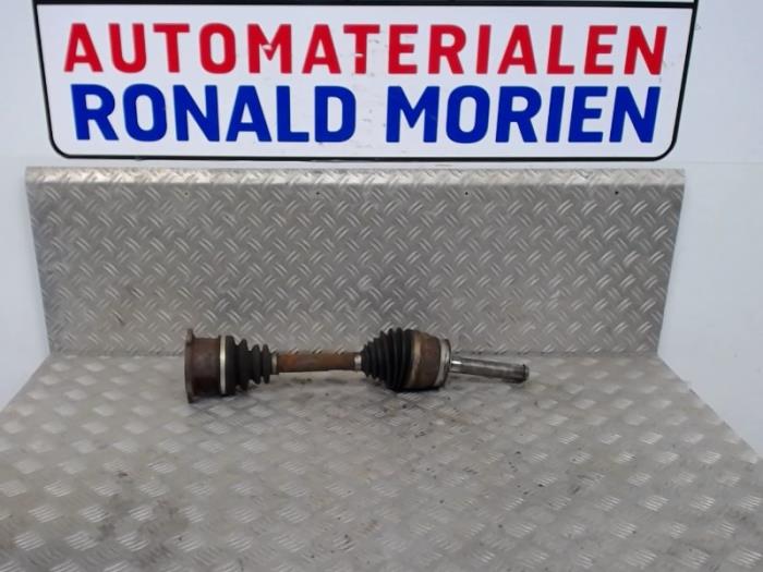 Gebruikte Aandrijfas links-voor Nissan Navara (D40) 2.5 dCi 16V 4x4 Prijs € 75,00 Margeregeling aangeboden door Automaterialen Ronald Morien B.V.