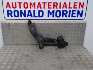 Gebruikte Draagarm rechts-voor Ford C-Max Prijs € 95,00 Margeregeling aangeboden door Automaterialen Ronald Morien B.V.
