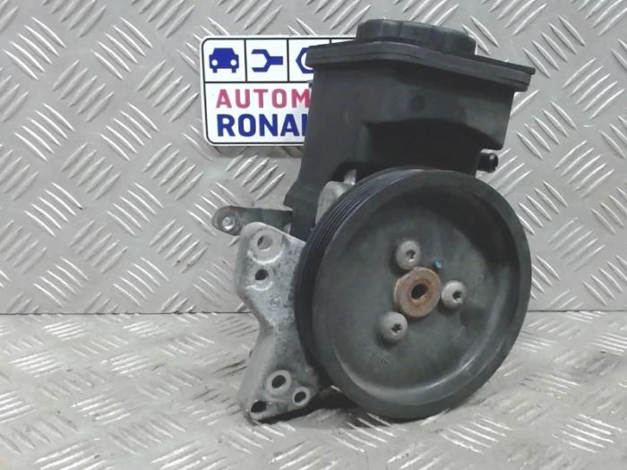 Gebruikte Pomp Servo BMW 5 serie (E60) 525d 24V Prijs € 75,00 Margeregeling aangeboden door Automaterialen Ronald Morien B.V.