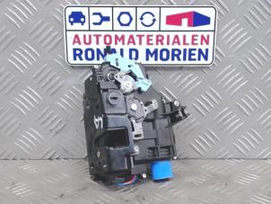 Gebruikte Deurslot Mechaniek 4Deurs links-achter Volkswagen Touran Prijs € 29,00 Margeregeling aangeboden door Automaterialen Ronald Morien B.V.