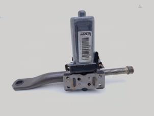 Gebruikte Stoelmotor Audi A5 Cabrio (8F7) 2.0 TFSI 16V Prijs € 85,00 Margeregeling aangeboden door Automaterialen Ronald Morien B.V.