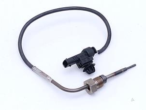Gebruikte Uitlaat temperatuursensor Opel Astra J Sports Tourer (PD8/PE8/PF8) 1.6 CDTI 16V Prijs € 35,00 Margeregeling aangeboden door Automaterialen Ronald Morien B.V.